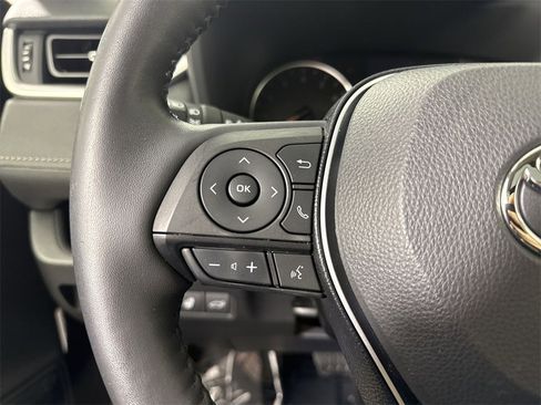 Used 2020 Toyota RAV4 XLE Premium image 35