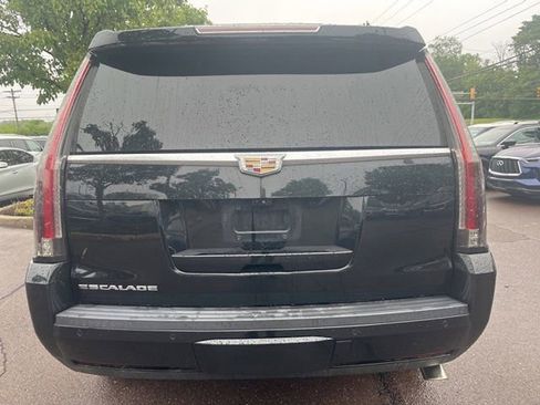 Used 2017 Cadillac Escalade Luxury AWD/4WD image 4