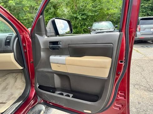Used 2008 Toyota Tundra 4x4 CrewMax image 12