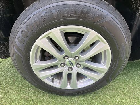 Used 2018 Ford Explorer XLT AWD/4WD image 28