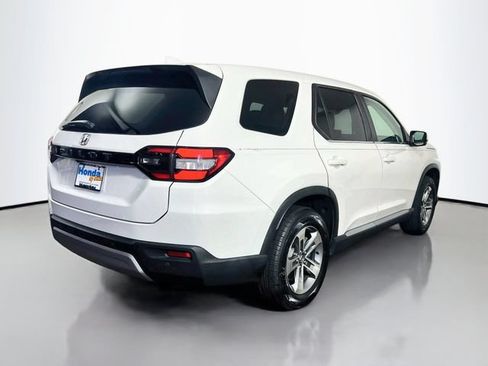 Certified 2025 Honda Pilot EX-L image 9