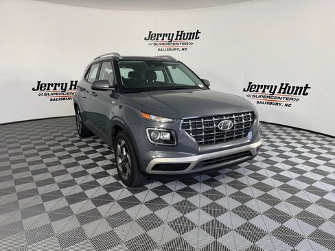 Used 2024 Hyundai Venue SEL image 8