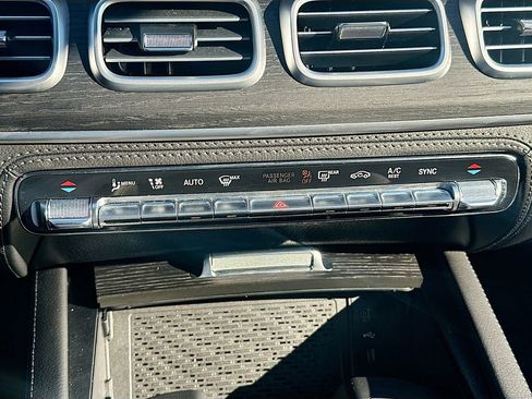 Used 2025 Mercedes-Benz GLE 450 4MATIC Coupe image 21