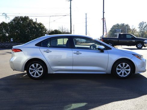 Used 2023 Toyota Corolla LE image 4