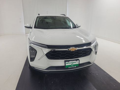 Used 2024 Chevrolet Trax LT w/ LT Convenience Package FWD image 14