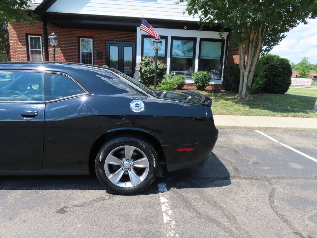 Used 2019 Dodge Challenger SXT RWD image 4