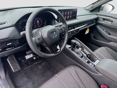 Used 2025 Honda Accord Sport image 7