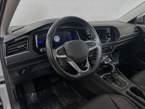 Used 2024 Volkswagen Jetta SE image 9
