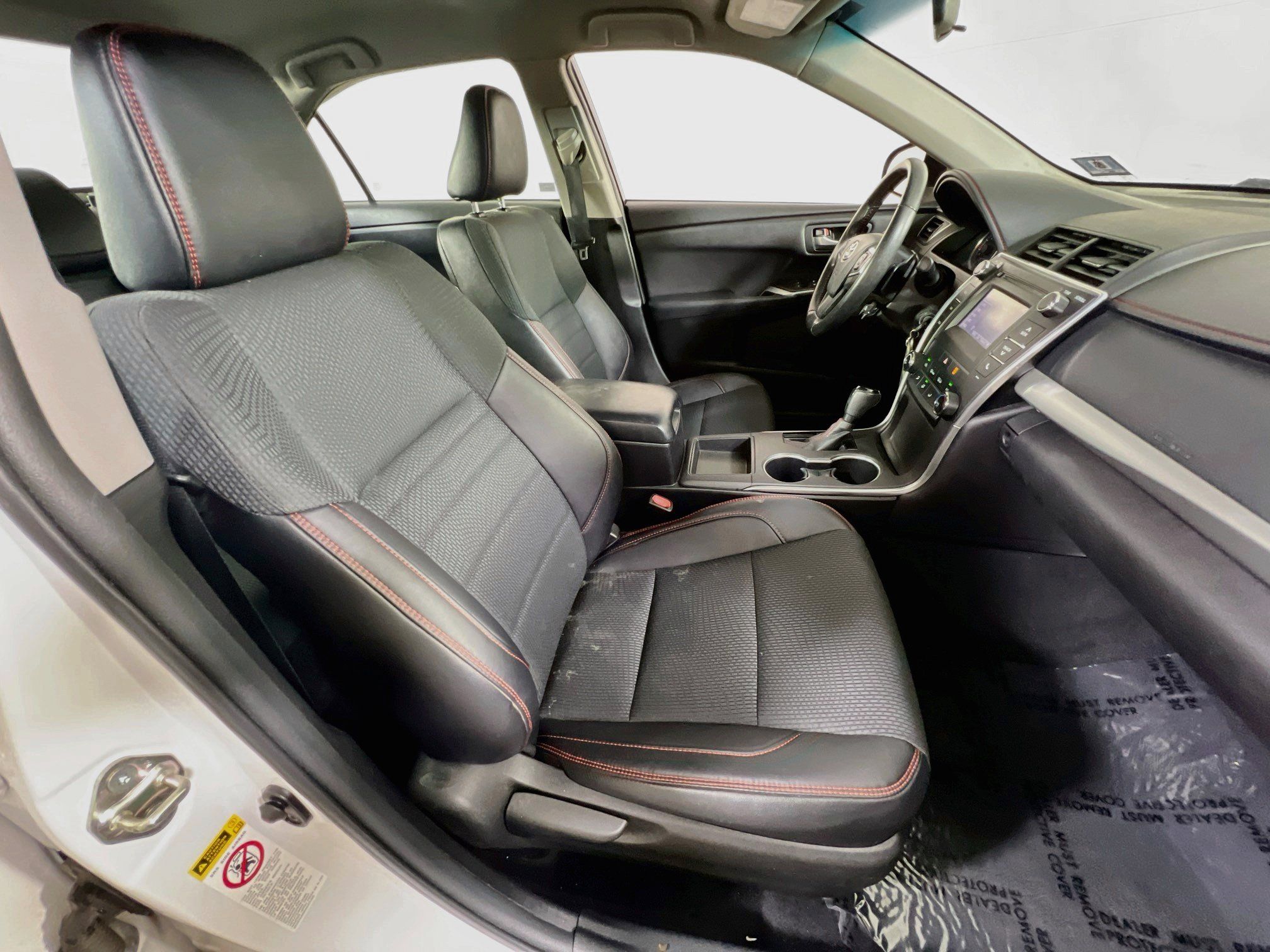 Used 2016 Toyota Camry SE w/ Protection Package (Q2) FWD image 25