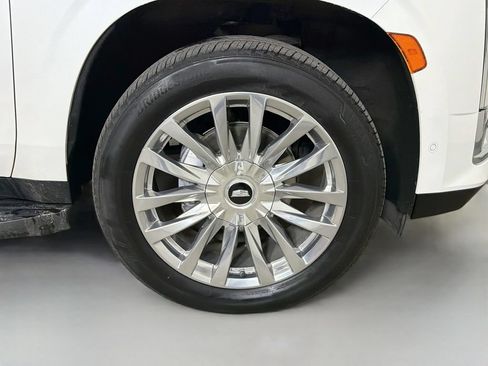 Used 2021 Cadillac Escalade ESV Premium Luxury w/ LPO, Illumination Package AWD/4WD image 31