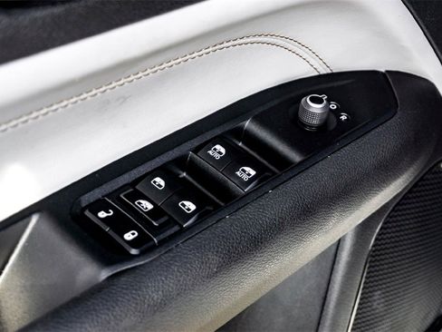 Used 2024 Jeep Compass Limited image 11