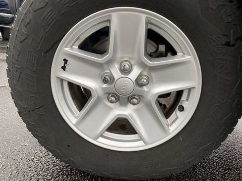 Used 2020 Jeep Gladiator Sport w/ Quick Order Package 24S image 32