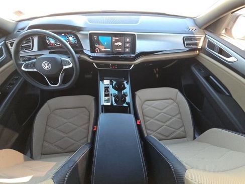 Used 2024 Volkswagen Atlas Cross Sport SE image 34