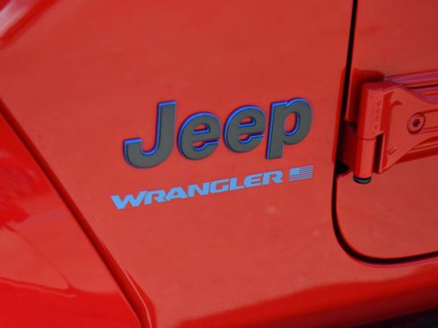 Used 2025 Jeep Wrangler Unlimited Sahara AWD/4WD image 14