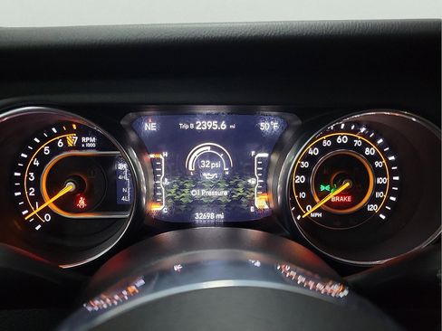Used 2018 Jeep Wrangler Unlimited Sahara AWD/4WD image 15