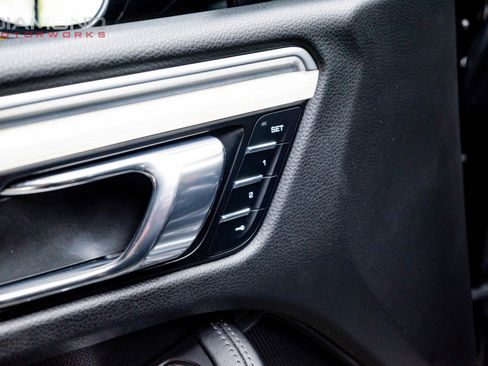 Used 2018 Porsche Macan Turbo image 52