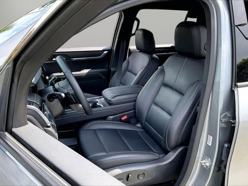 Used 2025 GMC Acadia Elevation w/ Elevation Premium Package FWD image 21