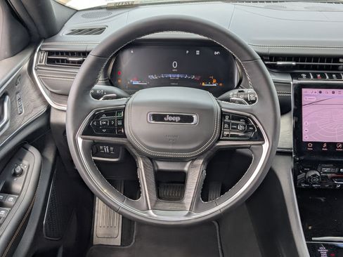 New 2025 Jeep Grand Cherokee Overland w/ Luxury Tech Group IV image 22