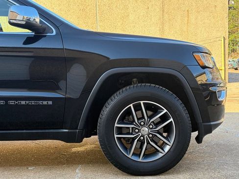 Used 2017 Jeep Grand Cherokee Limited image 11