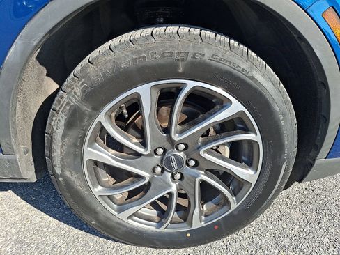 Used 2020 Lincoln Corsair Standard w/ Equipment Group 101A image 8