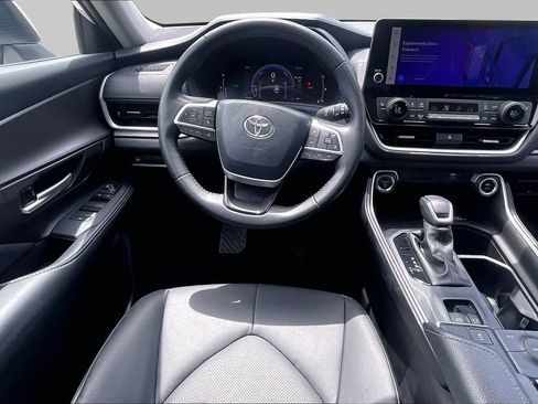 Used 2025 Toyota Grand Highlander AWD Hybrid image 6