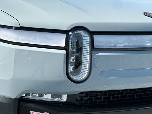 Used 2023 Rivian R1S Adventure AWD/4WD image 34