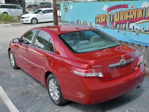Used 2011 Toyota Camry XLE FWD image 7