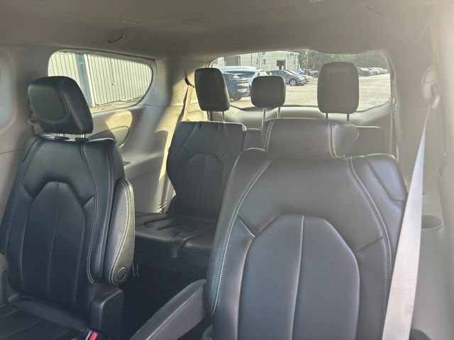 Certified 2023 Chrysler Pacifica Touring-L AWD/4WD image 11