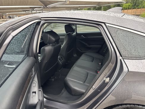 Used 2019 Honda Accord Touring image 11