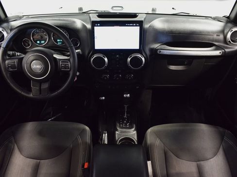 Used 2015 Jeep Wrangler Unlimited Rubicon w/ Dual Top Group image 13