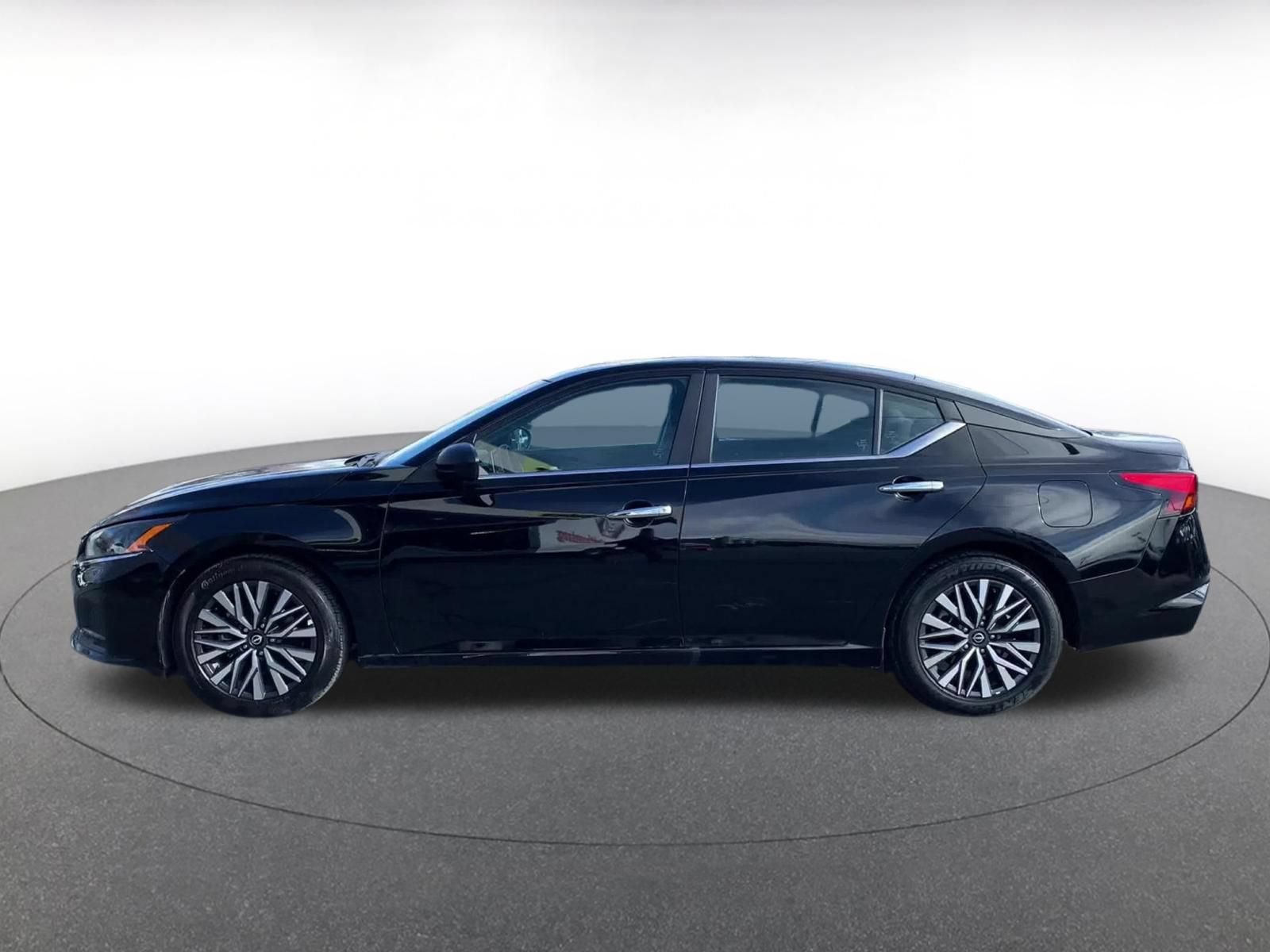 Used 2025 Nissan Altima 2.5 SV FWD image 8