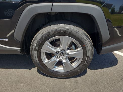 Certified 2025 Toyota RAV4 LE AWD/4WD image 10