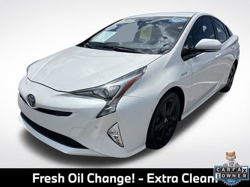 Used 2018 Toyota Prius Four Touring w/ Premium Convenience Package FWD image 5