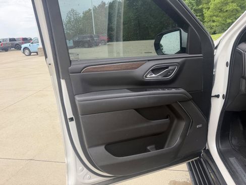 Used 2024 Chevrolet Suburban High Country w/ Premium Package AWD/4WD image 9