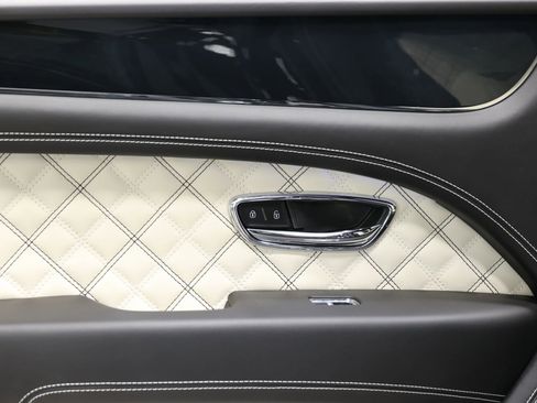 Used 2021 Bentley Bentayga w/ First Edition Specification AWD/4WD image 61