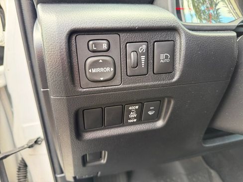 Used 2022 Toyota 4Runner SR5 Premium w/ Moonroof Package AWD/4WD image 19