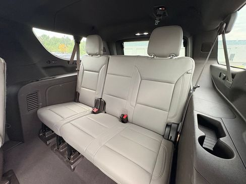 Used 2022 Chevrolet Suburban LT w/ Luxury Package AWD/4WD image 26