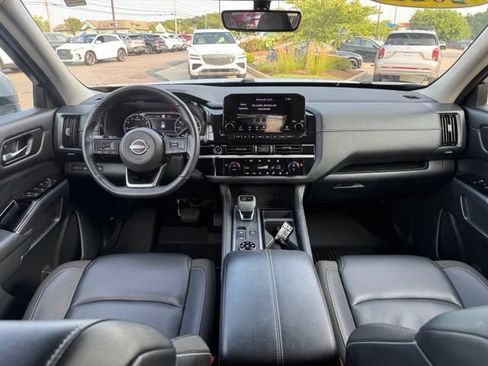 Used 2023 Nissan Pathfinder SL AWD/4WD image 38