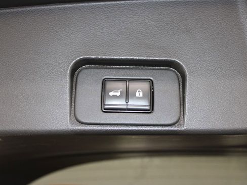 Used 2023 Nissan Rogue SL image 27