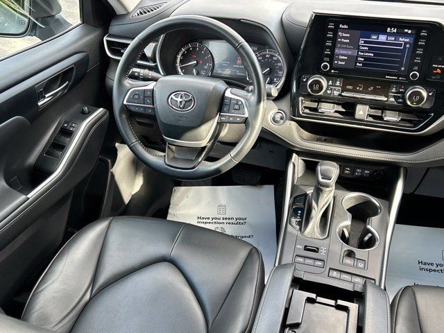 Used 2022 Toyota Highlander XLE AWD/4WD image 63