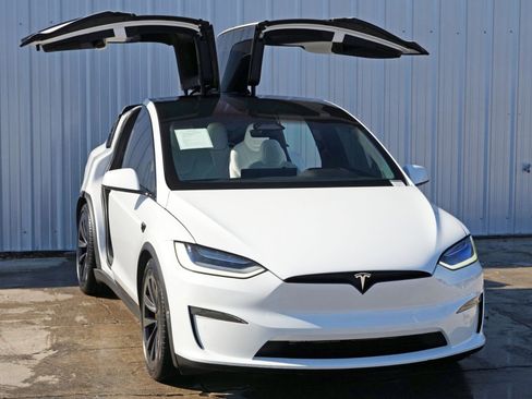 Used 2022 Tesla Model X image 59