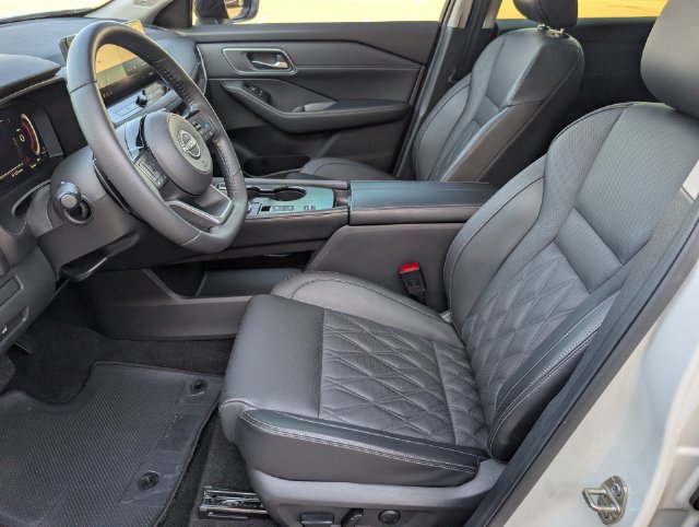 Used 2024 Nissan Rogue Platinum FWD image 8
