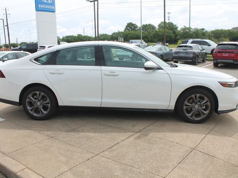 Used 2023 Honda Accord EX image 3