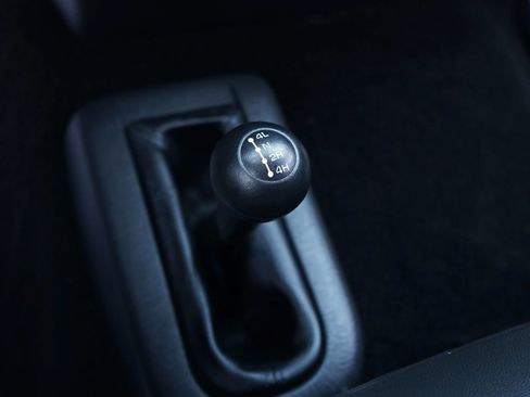 Used 2005 Dodge Ram 1500 Truck SLT image 22