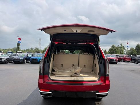 Certified 2024 Cadillac Escalade Premium Luxury w/ LPO, Floor Liner Package AWD/4WD image 17