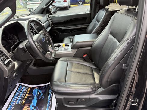 Used 2020 Ford Expedition XLT w/ Black Accent Package AWD/4WD image 10