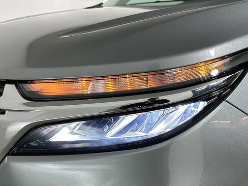 Used 2023 Chevrolet Equinox LS image 30