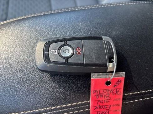 Used 2022 Ford Escape SE FWD image 46