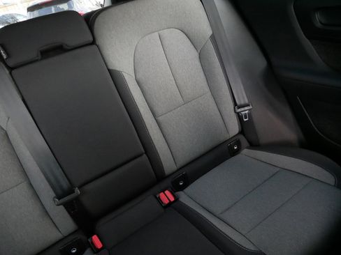 Used 2025 Volvo XC40 B5 Core AWD/4WD image 14