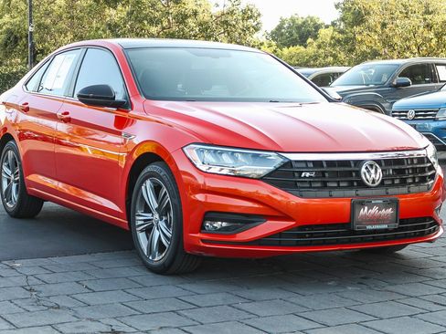 Certified 2021 Volkswagen Jetta R-Line w/ R-Line Cold Weather Package FWD image 3